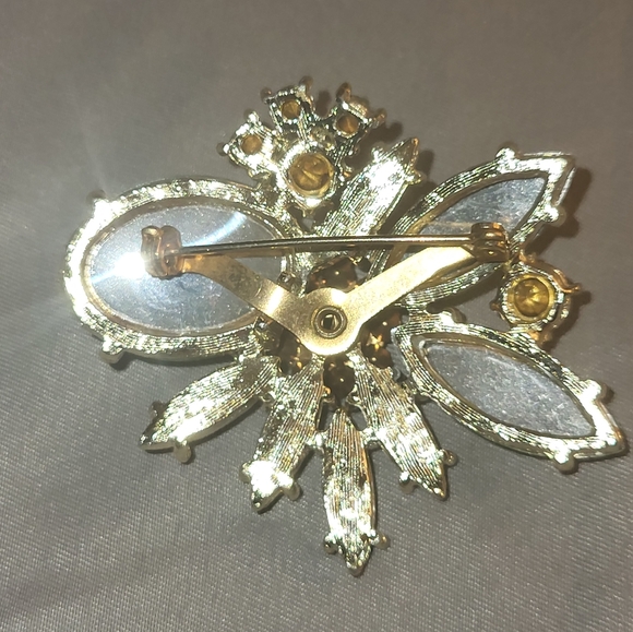 Brooch green and pink stones/gems with gold tone pin on back. - Picture 2 of 6